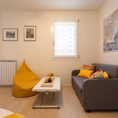 Charming - Conventino Modern - One-bedroom Flat With Living Area And Garage Near Boboli *