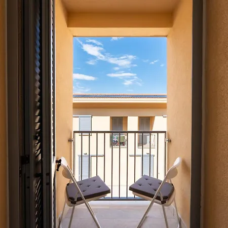 Charming - Conventino Modern - One-bedroom Flat With Living Area And Garage Near Boboli *