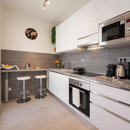 Charming - Conventino Modern - One-bedroom Flat With Living Area And Garage Near Boboli Lejlighed