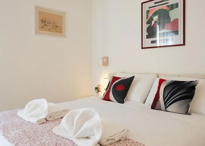 Charming - Conventino Modern - One-bedroom Flat With Living Area And Garage Near Boboli Apartment Florenz