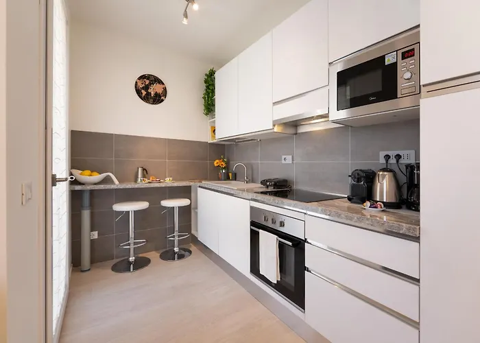 Charming - Conventino Modern - One-bedroom Flat With Living Area And Garage Near Boboli Apartment