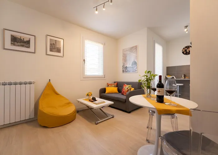 Charming - Conventino Modern - One-bedroom Flat With Living Area And Garage Near Boboli Florenz