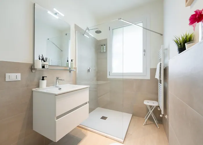 Charming - Conventino Modern - One-bedroom Flat With Living Area And Garage Near Boboli Florenz